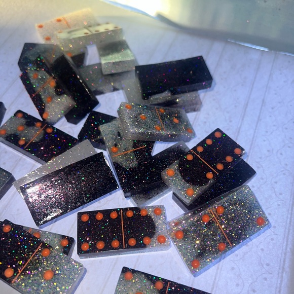 Dominos - Picture 6 of 7